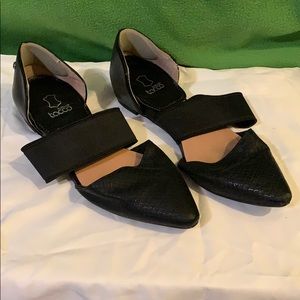 Vera Wang black leather and elastic flats